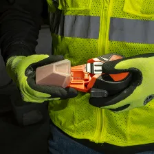 La?nea De Tiza Autorretra?ctil Con Tiza Roja Para Trazado En El Trabajo